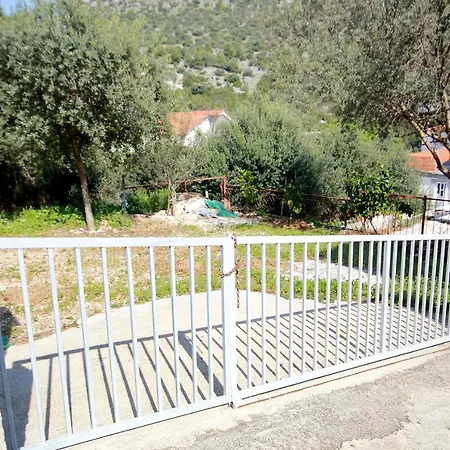 Apartment By The Sea Marina, Trogir - 10003 *