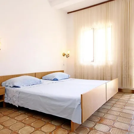Apartment By The Sea Marina, Trogir - 10003 *